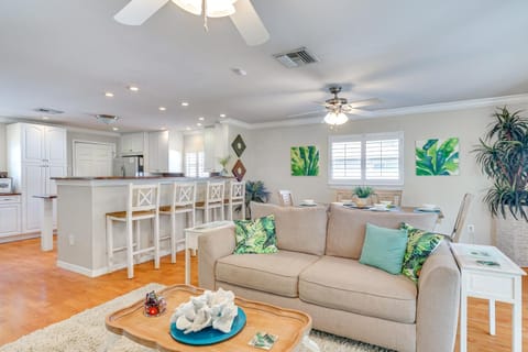 Fort Myers Bungalow - 12 Miles to the Beach! House in Fort Myers