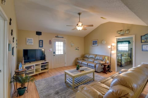 Spacious Surfside Beach House with Deck and Patio! House in Surfside Beach