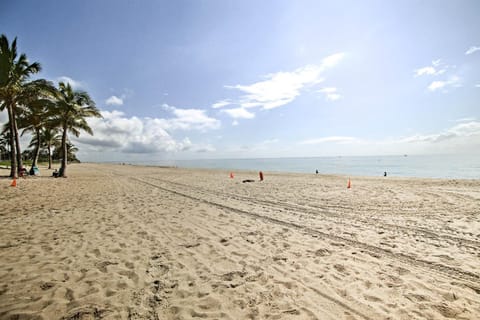 Ft Lauderdale Apt with Pool - 1 Mi to Beach Access! Condominio in Nurmi Isles