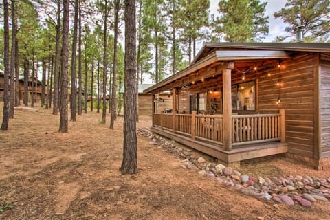 Honeybear Hollow Romantic Getaway Cabin in Forest! Maison in Show Low