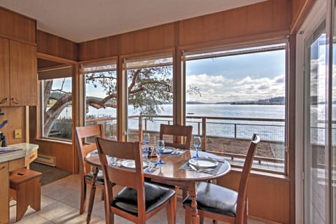 Gorgeous Poulsbo Waterfront Home on Liberty Bay! Maison in Hood Canal