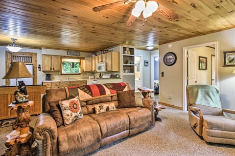 Robbinsville Cabin with Deck 3 Mi to Fontana Lake! House in Stecoah