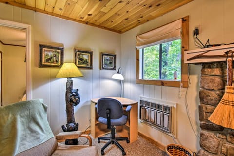 Robbinsville Cabin with Deck 3 Mi to Fontana Lake! House in Stecoah