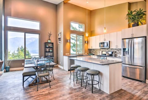 Gorge Retreat - Modern Carson Home with Mtn Views! House in Washington