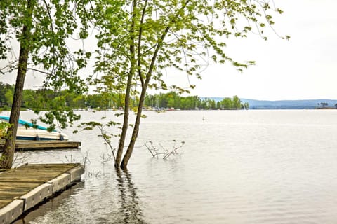 Mayfield Home with Private Dock on Lake Sacandaga! Maison in Great Sacandaga Lake