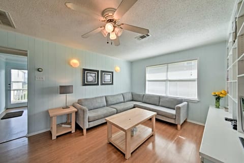 Cozy Galveston Home with Deck Less Than Half-Mi to Beach! House in Galveston Island