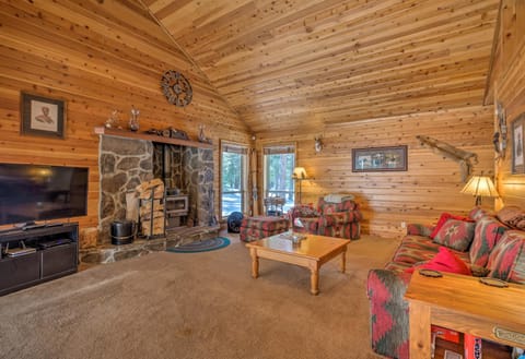 Tahoe Donner Cabin Lake Access and Private Patio Casa in Truckee
