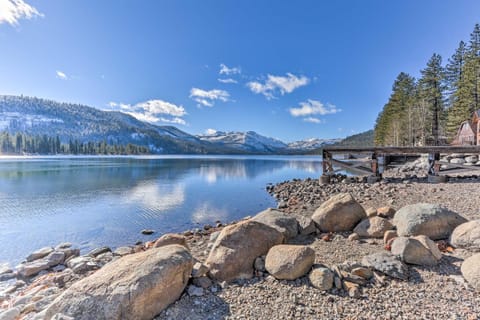 Cozy Tahoe Donner Getaway Hike, Ski, Fish and Golf! House in Truckee
