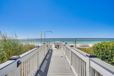 Beachfront Panama City Condo Walk to Pier Park! Apartment in Panama City Beach