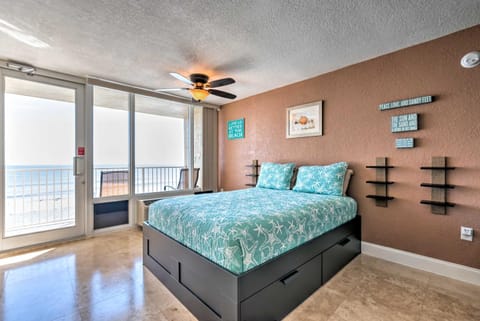 Oceanfront Daytona Beach Studio with Pool Access! Apartamento in Daytona Beach Shores