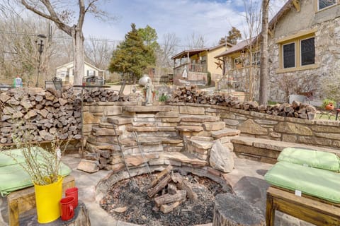 Historic Hardy House on Main Street with Fire Pit! Haus in Hardy