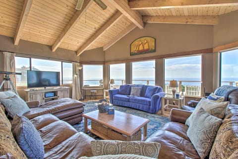 Spectacular Ocean View Retreat with Private Beach House in Mendocino County