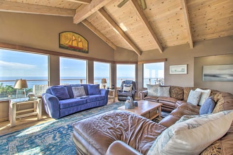 Spectacular Ocean View Retreat with Private Beach Haus in Mendocino County