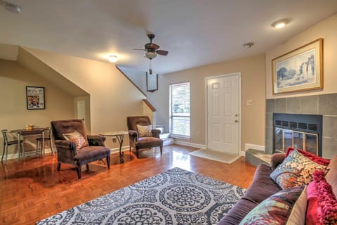 Baton Rouge Townhome with Pool Access - 7 Mi to LSU! Casa in Baton Rouge