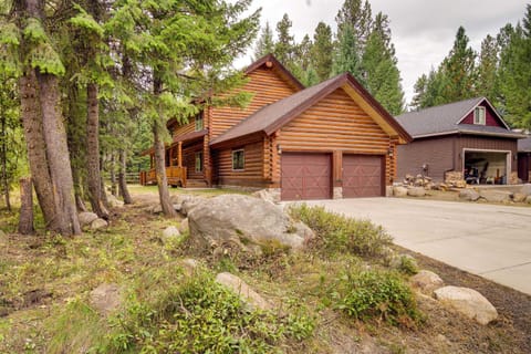 Exquisite McCall Log Cabin - Walk to Payette Lake! House in McCall