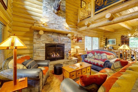 Exquisite McCall Log Cabin - Walk to Payette Lake! Casa in McCall