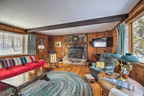 Chester Farmhouse on 100 Acres, 15 Min to Okemo! House in Chester