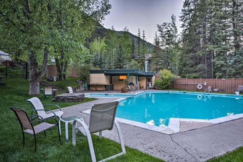 Mountain-View Vail Condo with Balcony and Gas Grill! Condominio in Vail