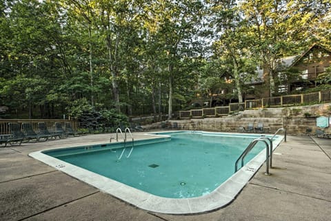 Wintergreen Resort Mountain Condo with Pool Access! Condo in Massies Mill