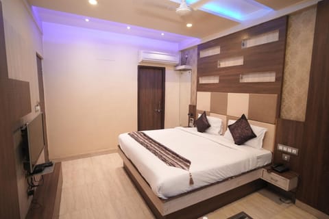 Bed, TV and multimedia, Photo of the whole room, Bedroom, air conditioner