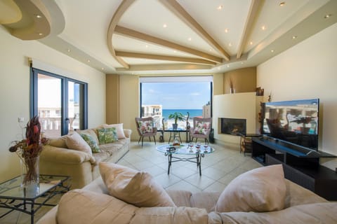 Manolia Dream Apartment 3-bedrooms 30m to the beach Condo in Agia Marina