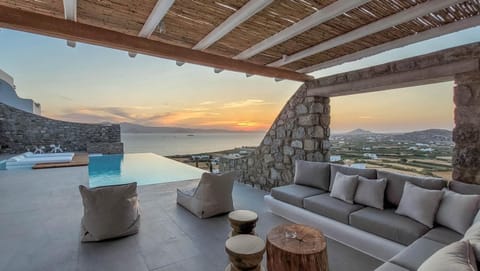 Patio, Natural landscape, View (from property/room), Balcony/Terrace, Seating area, Mountain view, Sea view