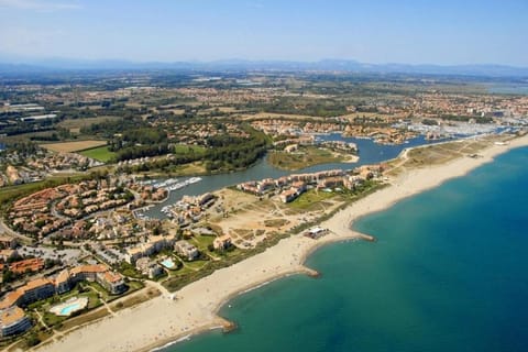 Camping Le Roussillon - Maeva Campingplatz /
Wohnmobil-Resort in Saint-Cyprien