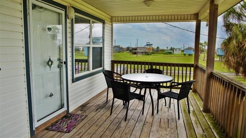 Spacious Galveston Retreat with Yard and Beach Access! House in Galveston Island