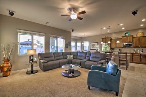 Beautiful Goodyear Home with Patio and Gourmet Kitchen Casa in Goodyear
