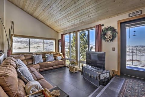 Granby Condo with Hot Tub Less Than 1 Mi to Ski Slopes! Eigentumswohnung in Granby