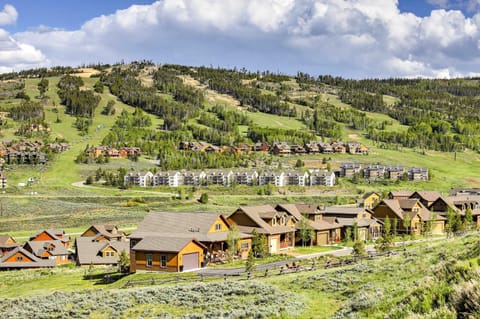 Hot Tub, Walk to Granby Ranch Family Getaway! Apartment in Granby