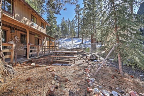 Big Bear Retreat with Porch and Yard Near Snow Summit! Haus in Big Bear
