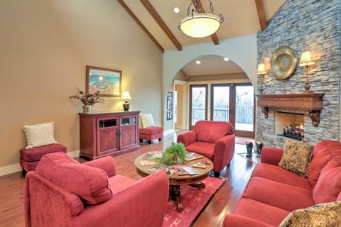 Rustic Fayetteville Townhome with Fireplace and 3 Decks House in Fayetteville