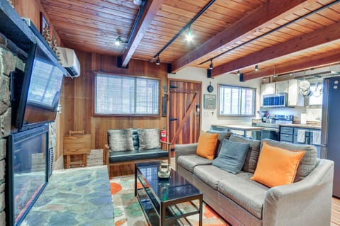 Inviting Mt Hood Cabin with Porch 1 Mi to Skibowl! Cabin in Government Camp