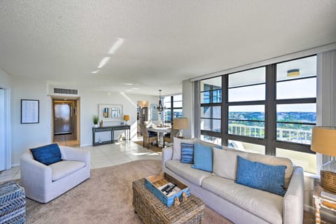 Resort Condo with Balcony and Stunning Ocean Views! Copropriété in Marco Island