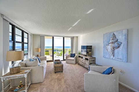 Resort Condo with Balcony and Stunning Ocean Views! Condominio in Marco Island