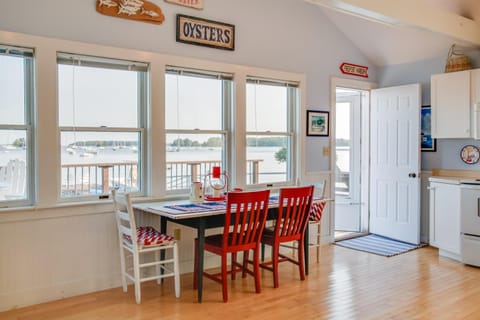 Heron Cottage on Casco Bay with Deck and Boat Dock! House in South Freeport