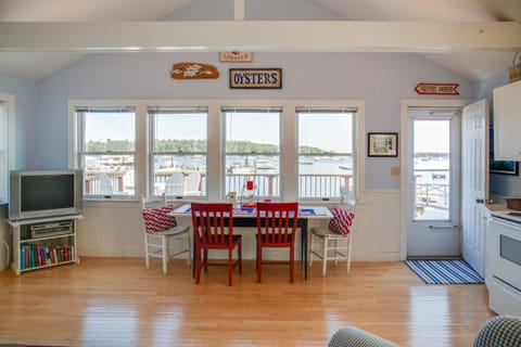 Heron Cottage on Casco Bay with Deck and Boat Dock! House in South Freeport