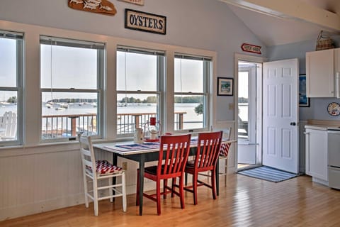 Heron Cottage on Casco Bay with Deck and Boat Dock! Casa in South Freeport