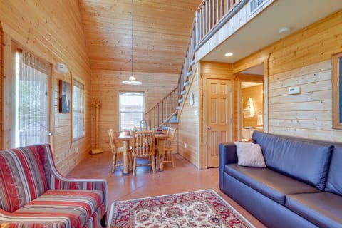 Lakefront Columbia Cabin with Porch and Shared Dock House in Missouri