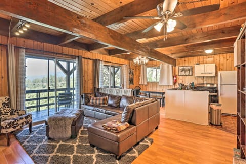 A-Frame Home with 3 Decks and Lake Arrowhead Views! Casa in Lake Arrowhead