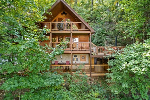 Bear Mountain Chalet in Sevierville with Hot Tub House in Gatlinburg