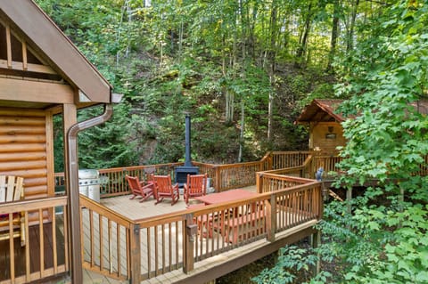 Bear Mountain Chalet in Sevierville with Hot Tub Haus in Gatlinburg