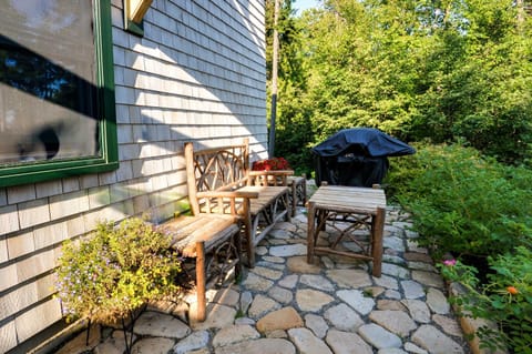 Waterfront Prospect Harbor Cottage Yard, Fire Pit Haus in Birch Harbor