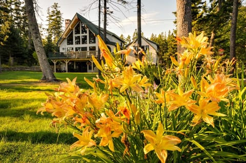 Waterfront Prospect Harbor Cottage Yard, Fire Pit Haus in Birch Harbor