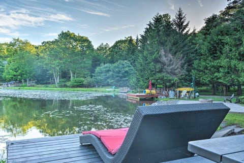 Waterfront Lake Harmony Home with Hot Tub and Fire Pit Maison in Kidder Township
