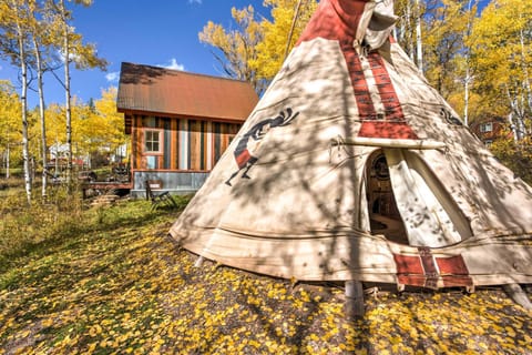 Colorful Cabin with Teepee, Fire Pits and Mtn Views! House in Marble