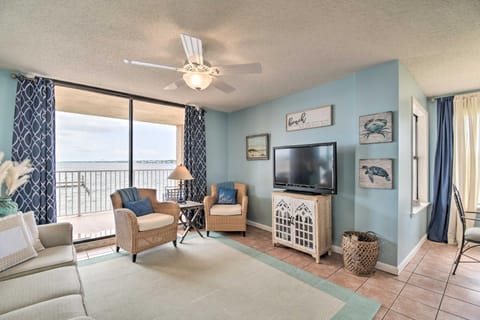 Waterfront Gulf Shores Condo with Patio, Pier and Pool Condominio in West Beach