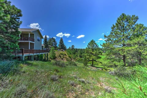 Upscale Flagstaff Home with Hot Tub, Deck and Mtn View Maison in Flagstaff