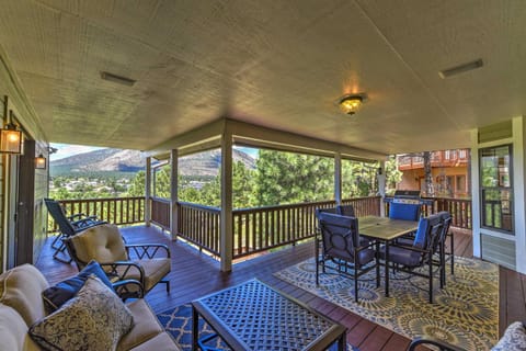 Upscale Flagstaff Home with Hot Tub, Deck and Mtn View Haus in Flagstaff